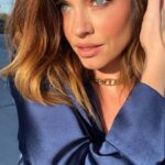 Molly Burnett Instagram - The fall 🍂