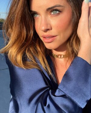 Molly Burnett Instagram - The fall 🍂