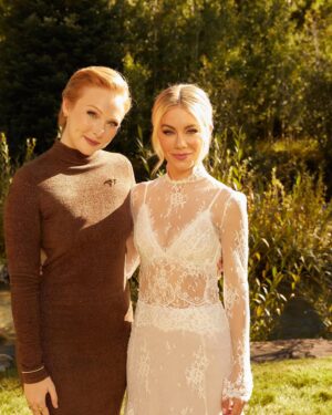 Molly C. Quinn Instagram - The best of times, the change of weather in LA is reminding me of you and your glorious wedding @jenniferlholland 
Photographer: @jonnymarlow 
ps let’s roast some marshmallows soon.