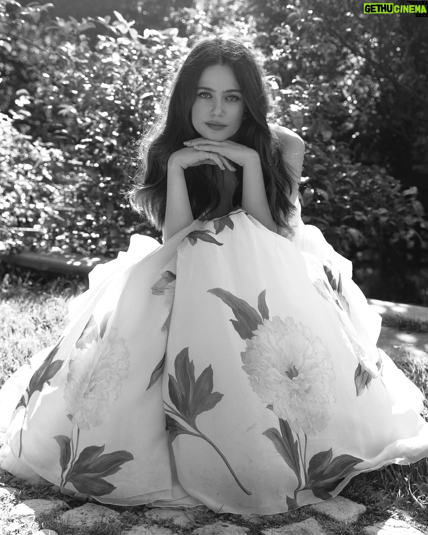 Molly Gordon - 38.7K Likes - very candid photos @vanityfair