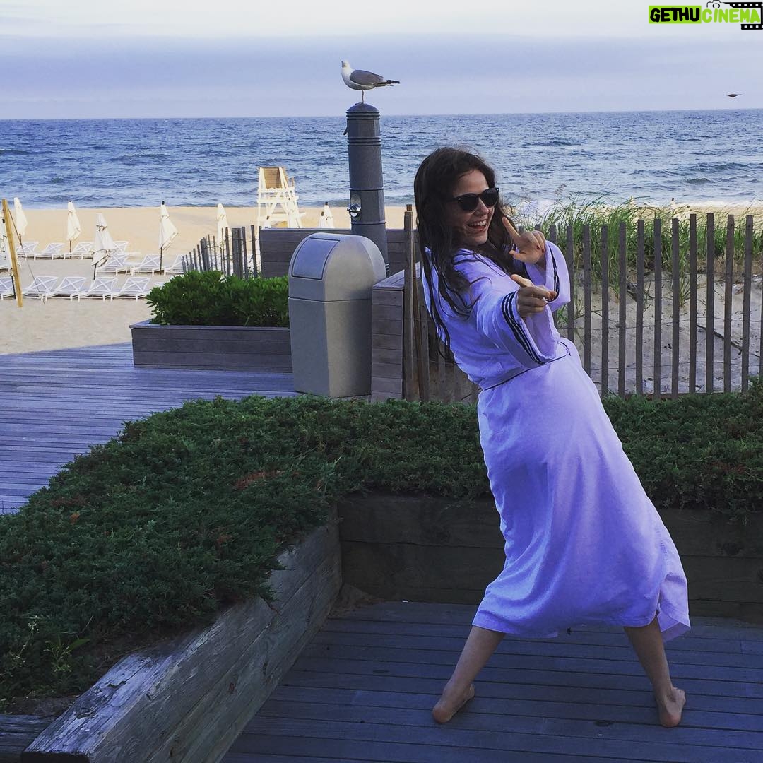 Molly Gordon Instagram - Is there anything sexier than a cloth robe!!!??!!✨