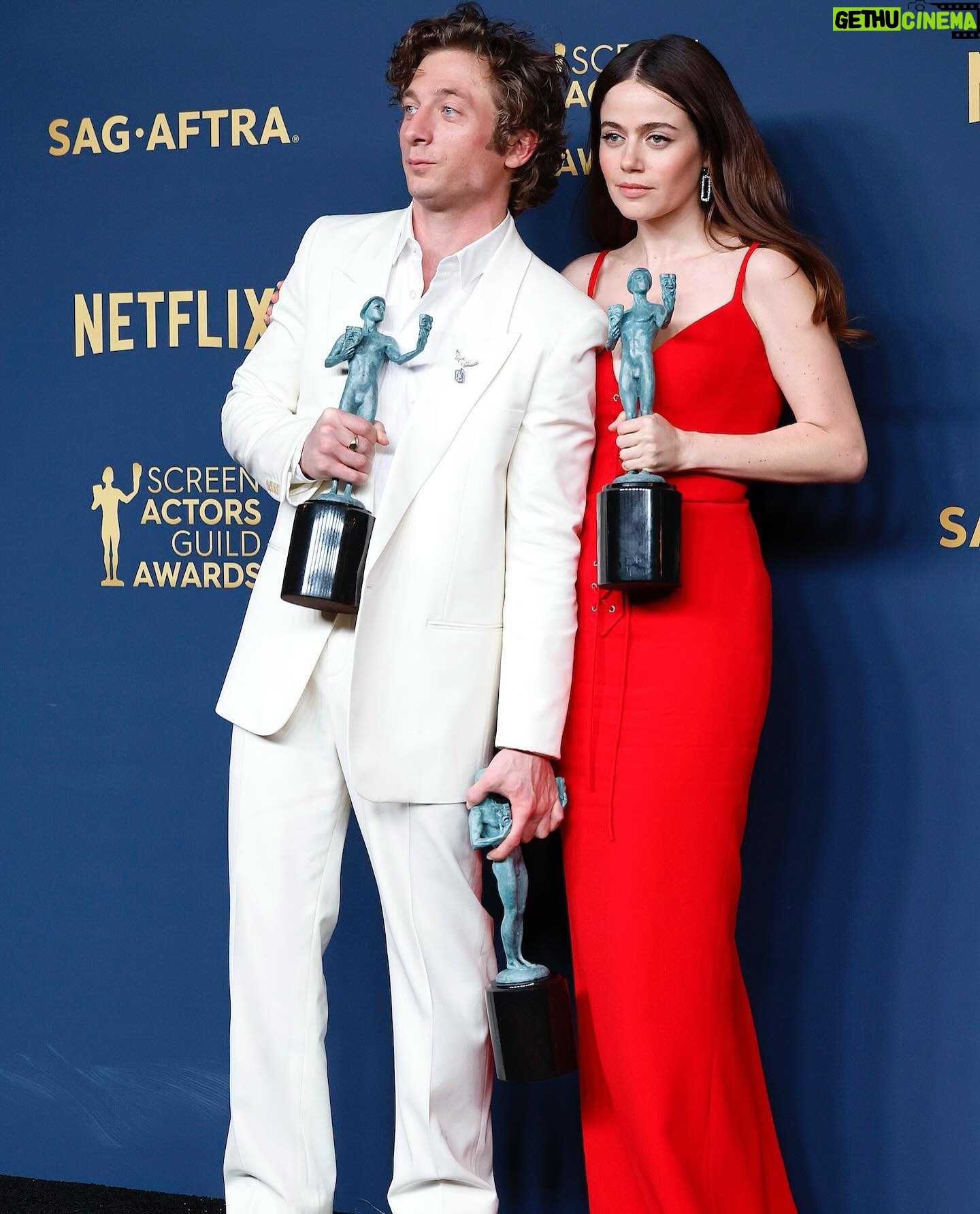 Molly Gordon - 67K Likes - So honored to be a part of this cast. Thank you @sagawards @thebearfx @miumiu @martinkatzjewels @eliastahan ❤️