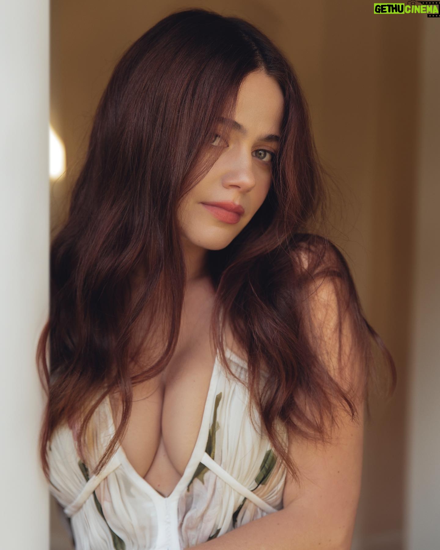 Molly Gordon - 38.7K Likes - very candid photos @vanityfair