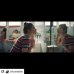 Molly Gordon Instagram - #repost ✨ ✨ TRIPLE A ✨ ✨ #5daysout #thebathroom #highbun @booksmart