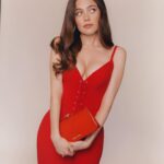 Molly Gordon Instagram - So honored to be a part of this cast. Thank you @sagawards @thebearfx @miumiu @martinkatzjewels @eliastahan ❤️