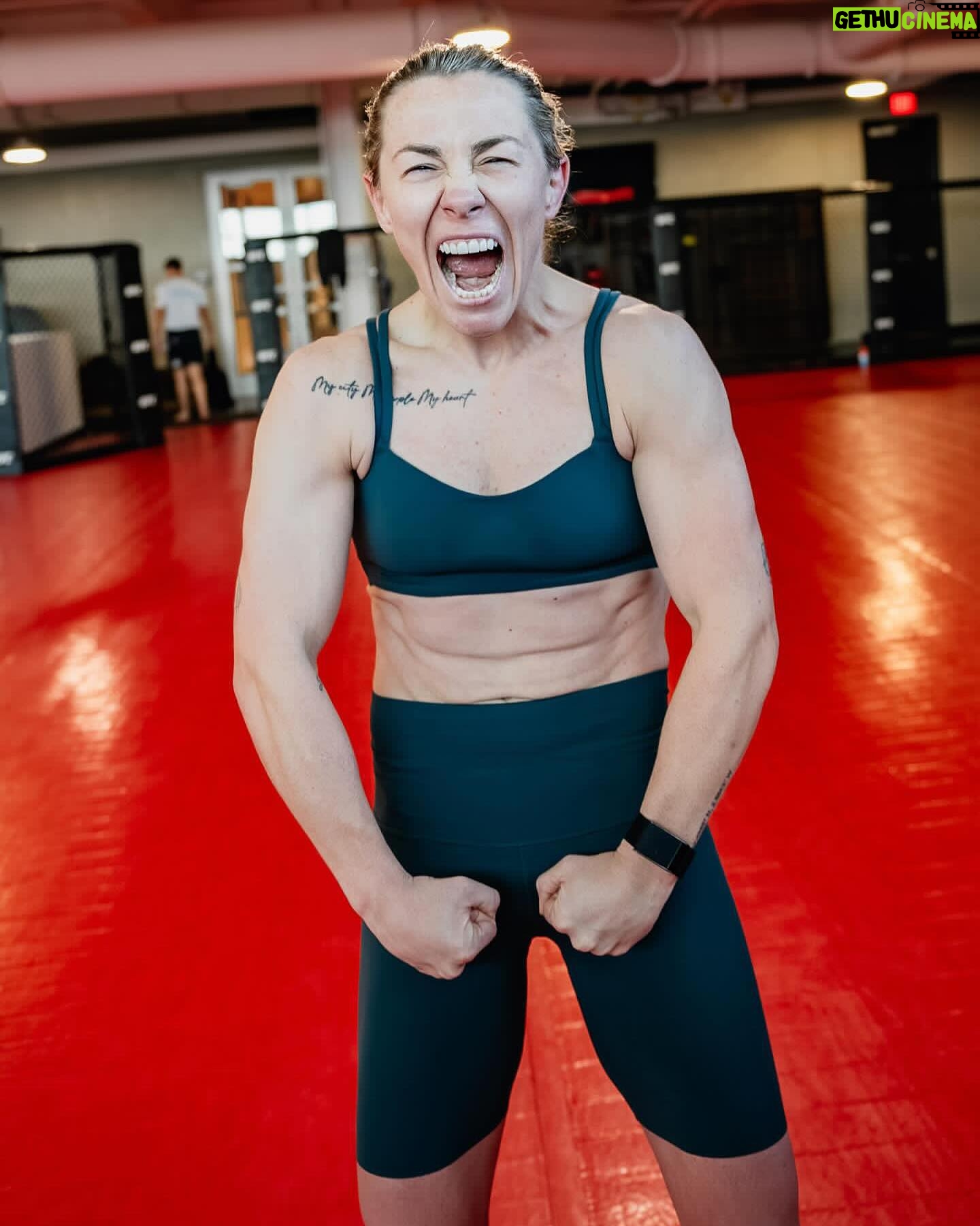 Molly McCann - 15.8K Likes - Fight week has begun .. 115 debut pending 📸 @zacpacleb