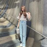 Momo Shitou Instagram - ㅤㅤㅤㅤㅤㅤㅤㅤㅤㅤㅤㅤㅤㅤㅤㅤㅤㅤㅤㅤㅤ 肩紐部分がチェーンなのがポイントで可愛いの @rienda_official のオフショルブラウス。♡ ボリューム感のあるシアーな素材が 控えめな透け感だからスカートでもパンツでも 両方合わせやすいよ〜 #PR #rienda #rienda_ambassador