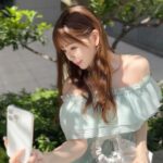 Momo Shitou Instagram - ㅤㅤㅤㅤㅤㅤㅤㅤㅤㅤㅤㅤㅤ フレアシルエットが可愛い @rienda_official のオフショルダーワンピース。♡ 爽やかで涼しげなミントカラーがお気に入り。 肩のストラップは取り外し可能で シンプルな紐タイプの他にチェーンタイプも付属であるから… 3wayで楽しめるの🫶🏻 #PR #rienda #rienda_ambassador