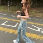 Momo Shitou Instagram - ㅤㅤㅤㅤㅤㅤㅤㅤㅤㅤㅤㅤㅤ 履くだけでスタイルアップできちゃう @rienda_officialのNEW美ラインデニム。♡ デニム大好きで沢山持ってるんだけど… 厚手のデニム生地で、脚のラインが綺麗に見えてお気に入り🫶🏻 バックポケットのタグプレートがかわいい… #PR #rienda #rienda_ambassador
