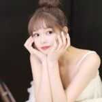 Momo Shitou Instagram - ㅤㅤㅤㅤㅤㅤㅤㅤㅤㅤㅤㅤㅤ ストーリーでもカウントダウンしてるけど🌙 3月5日に講談社さんから初のデジタルフォトブック 「ももびより」が配信されることになりました。 誕生日当日、皆さんにお届けできる事が とてもとても嬉しいです。 好きが増して好きが溢れますように… 楽しみにしていて下さい、宜しくお願いします🦢 この写真、フォトブックには載らないけどお気に入り 大好きなパンたべてます🍞