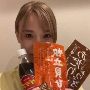 Momoko Gumi Company Instagram - 札幌お渡し会前日華金

#無限ガラナ
#セイコーマート