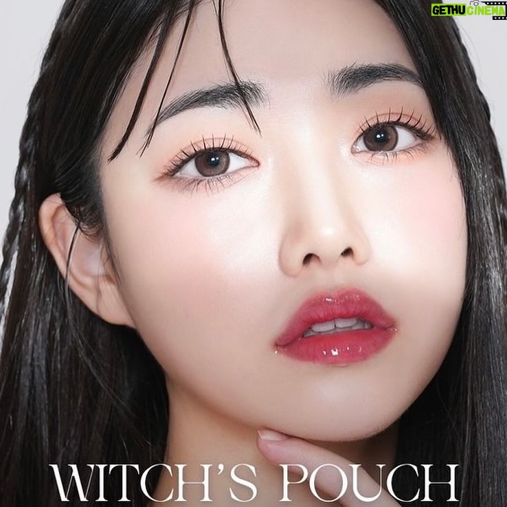 Momona Kohama Instagram - 🎀 Witch's pouch × 小浜桃奈 私の初のプロデュースカラコン ♡i-colors♡ 本日4月17日10時より 度あり度なし共にネット販売を開始致しました🎀 そして♡i-colors♡シリーズをネットでご購入頂いた皆様に1箱につき1枚、ポストカードをプレゼント致します🎁 是非沢山の方に使って頂きたいです💖 よろしくお願い致します🪄 #icolors #カラコン #witchspouch