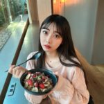 Momona Kohama Instagram - 🌸 アサイーボウル美味しかった🥣🍓 3月ってこんなに寒かった、、、？️️️⛅️ 20歳も残り5日で終わります🥲 @thesame_shibuya さんで二の腕痩身・脱毛をして頂きました🪄浮腫みがとれてすっきりして気持ちよかった🫧‪