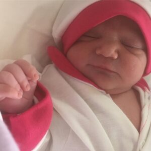 Mona Ahmadi Instagram - باشد که برای تو فردایی بهتر از امروز بسازیم دخترخاله‌جانم🍃🌸🍃
#یلدا