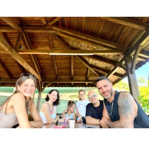 Mona Çalış Instagram - Sevdiklerinizle birlikte mutlu bayramlar 🤍