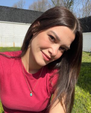Mona Çalış Instagram - Her şeye rağmen bu deli ayakta 🙃🌿