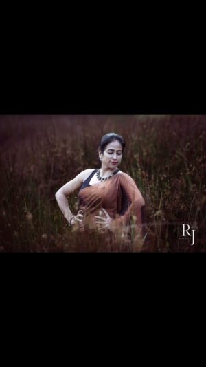 Mona Kakade Instagram - Padwa che hardik shubecha 🙏🏽
Ugadhi subakhànshalu🙏🏽

📸 @rejoy.rj.krishnan 

#monabedre 
#actor 
#padwa 
#ugadi 
#reelsinstagram 
#trending