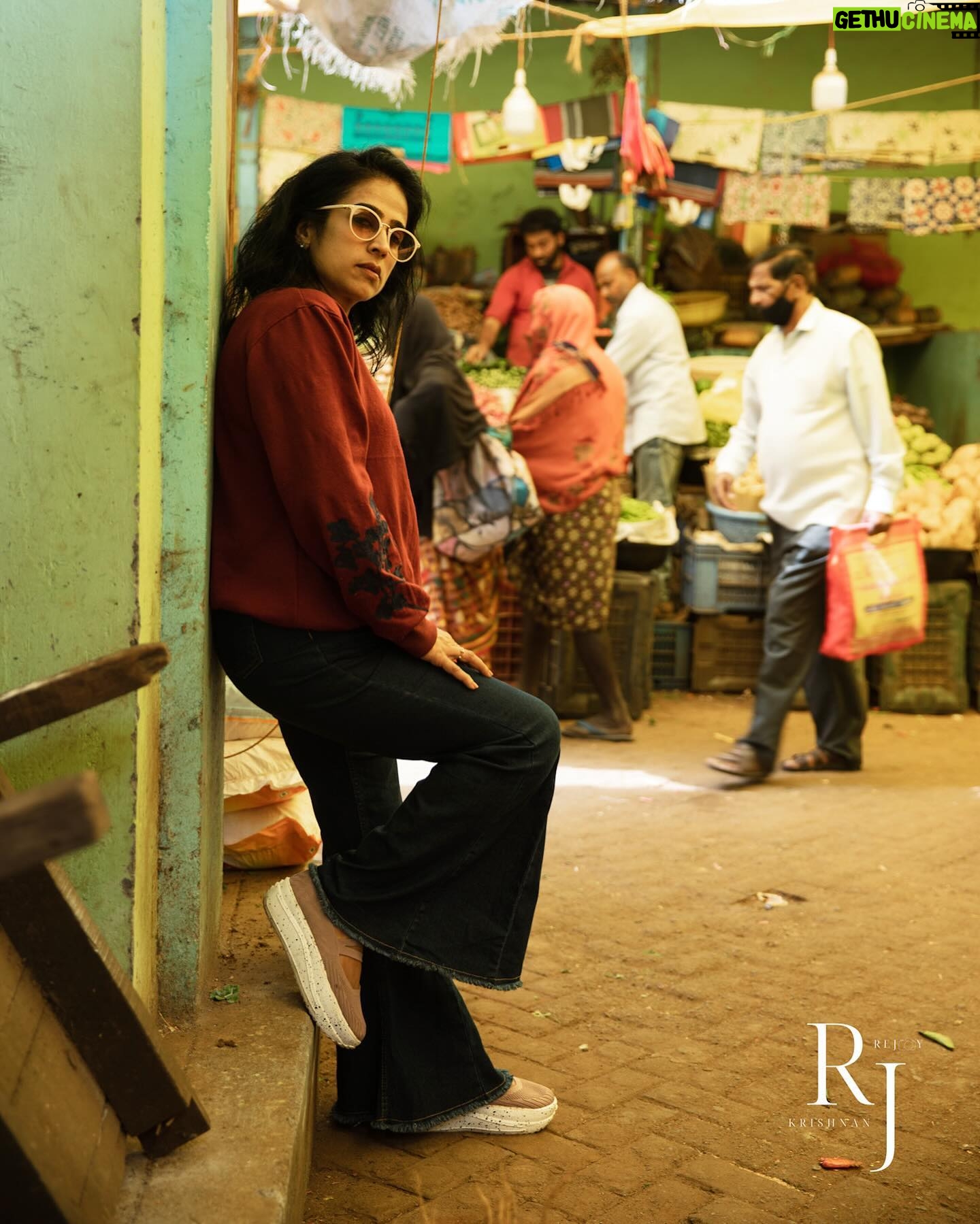 Mona Kakade - 1.2K Likes - Creating vibes wherever we go! Our latest shoot was a spontaneous mock performance, surprising everyone around us. As we captured moments, people recognized my model @monabedre from her TV serial, sparking conversations about her character. It’s fascinating how a single serial can reach so many! Check out the images and share your feedback. If you’re interested in posing, feel free to reach out! 📸✨ #CreatingVibes #SpontaneousShoot #TVSerialImpact #RecognizableFaces #PhotographyMagic #ModelMona #ShareYourFeedback #posingopportunity