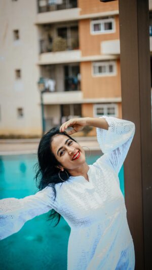 Mona Kakade Instagram - Being Chic, Being White!

Photography @sw__portraits 

#photoshoot #trendingreels #trending #actresshot