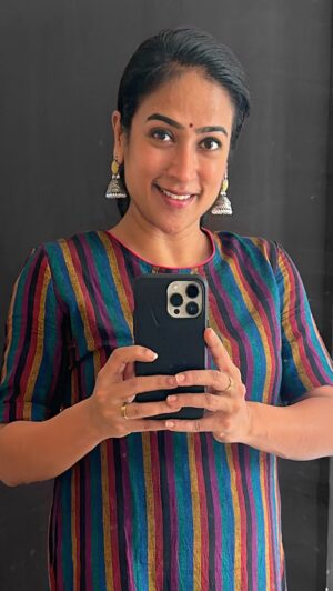 Mona Kakade Instagram - My first ever live on @instagram 💕
Grateful to  all who attended 🙏🏽
Thankyou once again for your support and love on Instagram 😇🙏🏽🫰🏽

#monabedre 
#actor 
#dubbingartiste 
#live 
#weekend