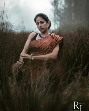 Mona Kakade Instagram - Immerse yourself in the beauty of nature alongside my lovely model @monabedre . Capturing all the splendor in a vertical frame. 🌿📷 #NatureBeauty #ModelMagic #VerticalViews #NaturePhotography #CapturingMoments