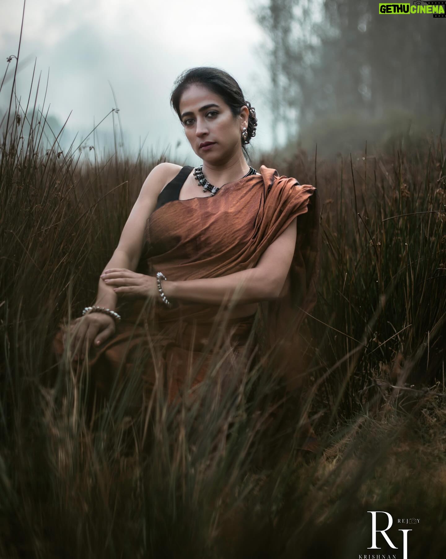 Mona Kakade - 1.8K Likes - Immerse yourself in the beauty of nature alongside my lovely model @monabedre . Capturing all the splendor in a vertical frame. 🌿📷 #NatureBeauty #ModelMagic #VerticalViews #NaturePhotography #CapturingMoments