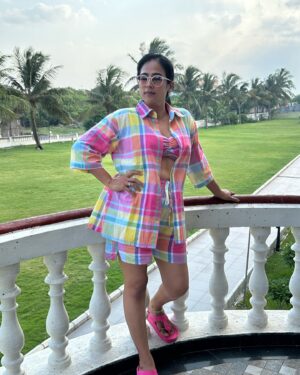 Mona Kakade Instagram - Am I getting old? Yes !
Am I going to act my age ? Maybe not !
I just want to live each moment,
Be grateful,
Be kind,
Be rich,
Travel,
Eat good food,
And put up a great show during this life time .🌟
#monabedre #actor #birthday #22june #gratitude
