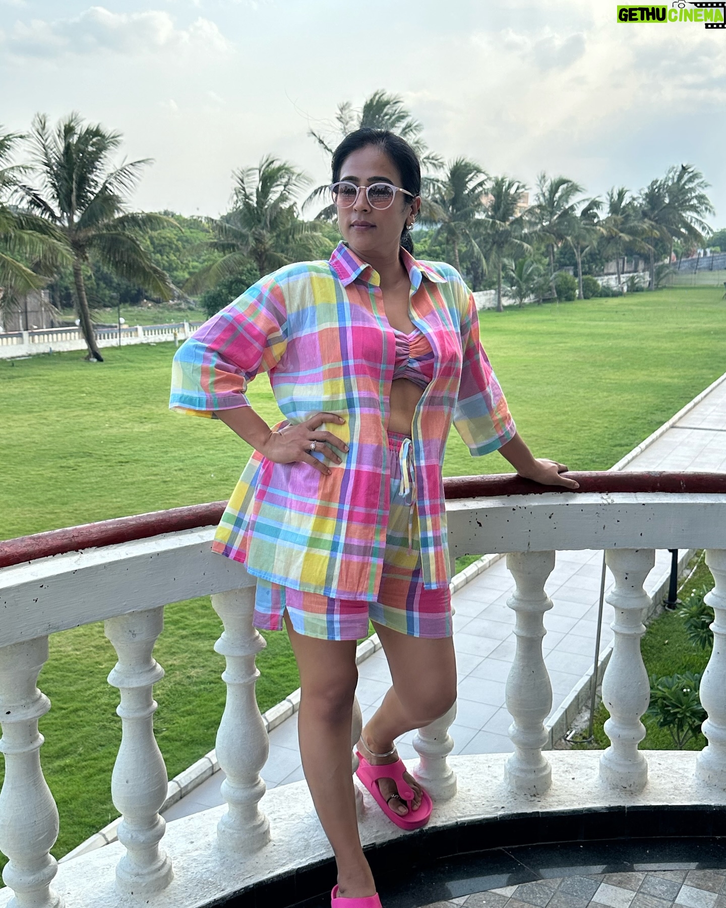 Mona Kakade - 44.4K Likes - Am I getting old? Yes !
Am I going to act my age ? Maybe not !
I just want to live each moment,
Be grateful,
Be kind,
Be rich,
Travel,
Eat good food,
And put up a great show during this life time .🌟
#monabedre #actor #birthday #22june #gratitude