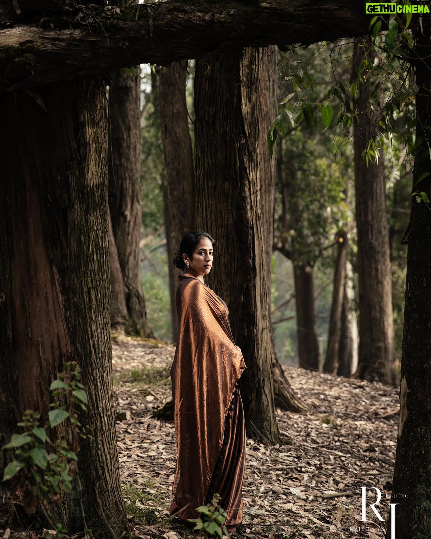 Mona Kakade - 1.8K Likes - Immerse yourself in the beauty of nature alongside my lovely model @monabedre . Capturing all the splendor in a vertical frame. 🌿📷 #NatureBeauty #ModelMagic #VerticalViews #NaturePhotography #CapturingMoments