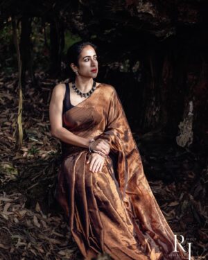 Mona Kakade Instagram - Immerse yourself in the beauty of nature alongside my lovely model @monabedre . Capturing all the splendor in a vertical frame. 🌿📷 #NatureBeauty #ModelMagic #VerticalViews #NaturePhotography #CapturingMoments