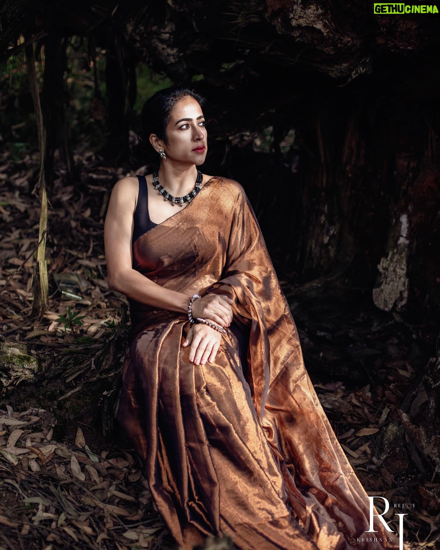Mona Kakade - 1.8K Likes - Immerse yourself in the beauty of nature alongside my lovely model @monabedre . Capturing all the splendor in a vertical frame. 🌿📷 #NatureBeauty #ModelMagic #VerticalViews #NaturePhotography #CapturingMoments