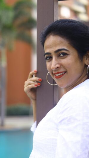 Mona Kakade Instagram - Wear whatever you are comfortable with,
Not thinking “what will people say if I wear this”.
📸 @sw__portraits 

#monabedre 
#actor 
#reelsinstagram 
#trending