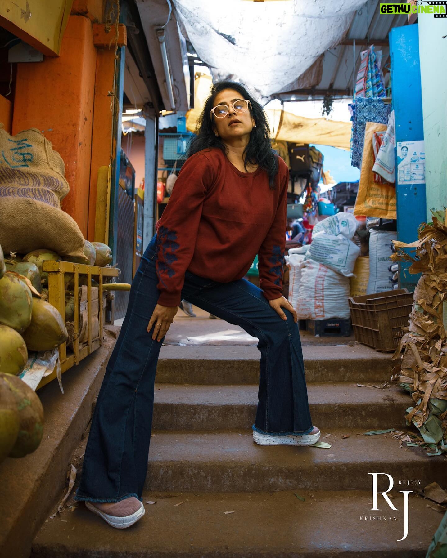 Mona Kakade - 1.2K Likes - Creating vibes wherever we go! Our latest shoot was a spontaneous mock performance, surprising everyone around us. As we captured moments, people recognized my model @monabedre from her TV serial, sparking conversations about her character. It’s fascinating how a single serial can reach so many! Check out the images and share your feedback. If you’re interested in posing, feel free to reach out! 📸✨ #CreatingVibes #SpontaneousShoot #TVSerialImpact #RecognizableFaces #PhotographyMagic #ModelMona #ShareYourFeedback #posingopportunity