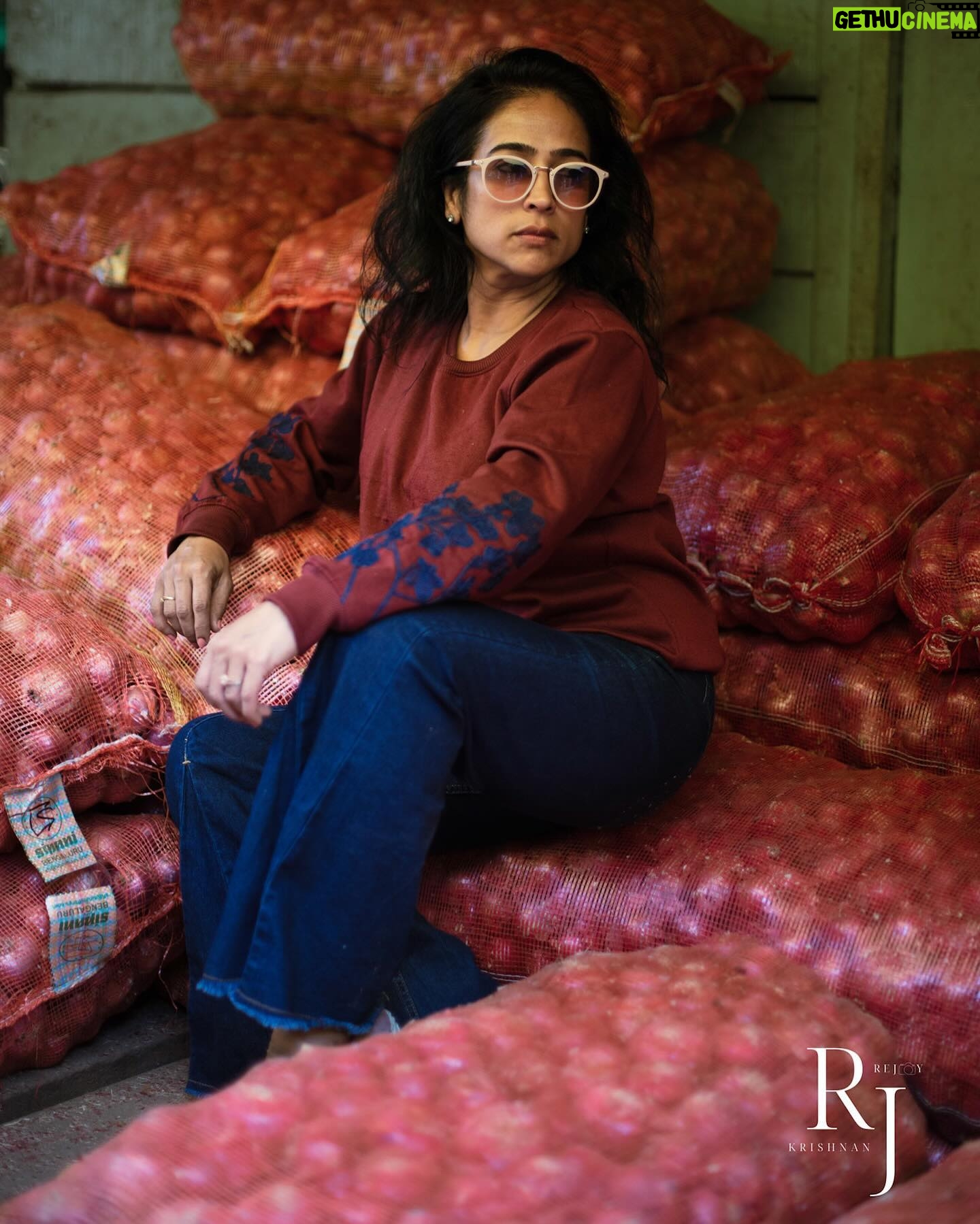 Mona Kakade - 1.2K Likes - Creating vibes wherever we go! Our latest shoot was a spontaneous mock performance, surprising everyone around us. As we captured moments, people recognized my model @monabedre from her TV serial, sparking conversations about her character. It’s fascinating how a single serial can reach so many! Check out the images and share your feedback. If you’re interested in posing, feel free to reach out! 📸✨ #CreatingVibes #SpontaneousShoot #TVSerialImpact #RecognizableFaces #PhotographyMagic #ModelMona #ShareYourFeedback #posingopportunity