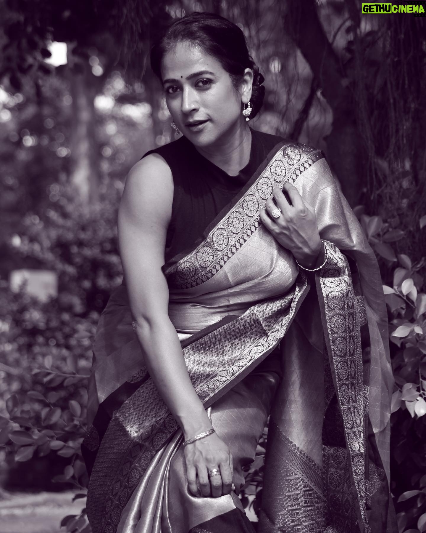 Mona Kakade - 1.2K Likes - 🌚
Pc @prarthanatikare
#monabedre
#actor
#picoftheday
#photooftheday
#friday
#friyay
#monochrome
#blackandwhite
