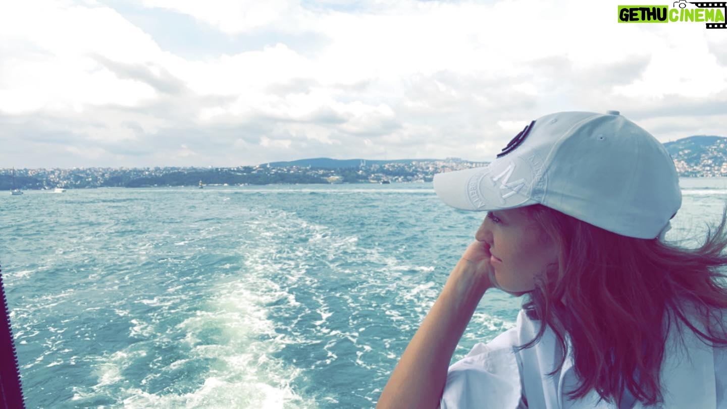 Mona Mosly - 4.1K Likes - اكبر كنز ممكن نكون محظوظين بية لو ان وجد نعمة البصيرة لانو بيها طريقنا يكون اهون و فهمنا يكون أسهل و عطائنا يكون اكبر
و ياسلام لو كانت البصيرة تعلمنا الرحمة اللي تساعدنا نرحم بيها حالنا و نساعد نرحم بيها غيرنا عشان نوصل لمرحلة نفهم بيها انو ايام حنكون في المقدمة و ايام حنكون في النصف و ايام حنكون في المؤخرة و بسسبب نعمة البصيرة كل صف من الصفوف حيكون لية لذتة خبرتة و الرسالة اللي المفروض نتعلم منها
كلام من القلب💗