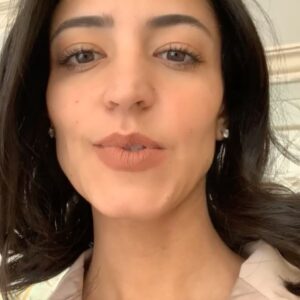 Mona Mosly Instagram - احلى الذكريات ذكرياتنا و نحنا صغار تقديرنا للاشياء  البسيطة كبيرة في عيوننا و سعادتها سعادة لا توصف و اكثر الاحيان تكون اسباب الهامنا في طريق حياتنا كيكة حلاوة العيد حتتوفر قريبا في @sweetateliersa