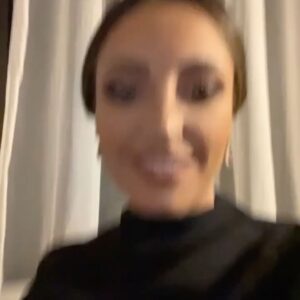 Mona Mosly Instagram - نتعلق في المواقف و الاحاسيس و البشر و مانعرف قد ايش حلاوة المرحلة التانية و قد ايش مواقفها الصعبة جسر نكبر منه وبصيرة  تساعدنا نثمن كل شيء حلو باصغر تفاصيلة كلام من القلب