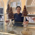 Mona Mosly Instagram - مرررررة كشخة هذه الكيكة كل يوم اشوفها قلبي يرقص تنفع للعزايم مرة تجمل @sweetateliersa تقدرو تطلبوها عن طويق ذا شيفز او تنورنا في المحل