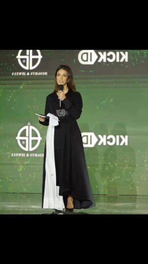 Mona Mosly Instagram - احلى المعاني في كلمات تحتضن روحنا 
 في كلمات بسيطة الحروف عميقة المعنى 
في معاني تسندنا لمن و لا جزء من تفكيرنا له معنى 
معاني تعافينا و معاني تلعب فينا 
و معاني تحسسنا اهمية و جودنا  و اهمية الوجود فينا
و فينا و لينا و عشاننا مواقف و ايام و خبرات تصنعنا عشان تخلينا المعادلة الصح لكل معانينا 
بالرحمة على معاني مفقودة في طريقها الي اروحها الجميلة 
كلام من القلب 💗