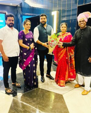Monalisa Bagal Instagram - रावरंभा हा मराठी चित्रपट उद्या रिलीज होतोय . आपल्या छत्रपती शिवरायांच्या एकनिष्ठ वेडात मराठे वीर दौडले ७ या मावळ्यांवर हा चित्रपट आहे . यामधे तगडी कास्ट आहे व चित्रपट खरच खुप मस्त बनवला आहे . असे चित्रपट येणे व शिवरायांचे सर्व मावळे व त्यांचा इतिहास समाजासमोर  दिसणे खुप गरजेचे आहे व यासाठी पवार सरांसारखे निर्माते व जगदाळे सरांसारखे दिग्दर्शक पुढे येणे देखिल गरजेचे आहे . असे चित्रपट यावे असं वाटत असेल तर सर्वांनी ते थिएटर मधे जाऊन पाहण हे आपल त्यासाठी योगदान असायला हव . या चित्रपटाच्या प्रिमीयर शो साठी आम्हाला आमंत्रित केल्याबद्दत सर्व टीम चे  मनापासुन आभार 🙏🏻🚩