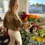 Monet Mazur Instagram – When the jumper matches 
the shop 🌼✌🏼
