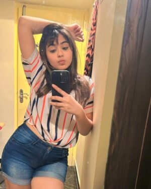 Monica Chinnakotla Instagram - Random day , random selfies , and my dirty mirror ✨