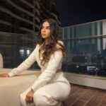 Monica Chaudhary Instagram - About last night 🥂 Makeup : @saffrn_hues_by_jas Hair: @hair_by_gulnaaz Photo credits: @shivaabisoi Styled by: @sanjamkaur92