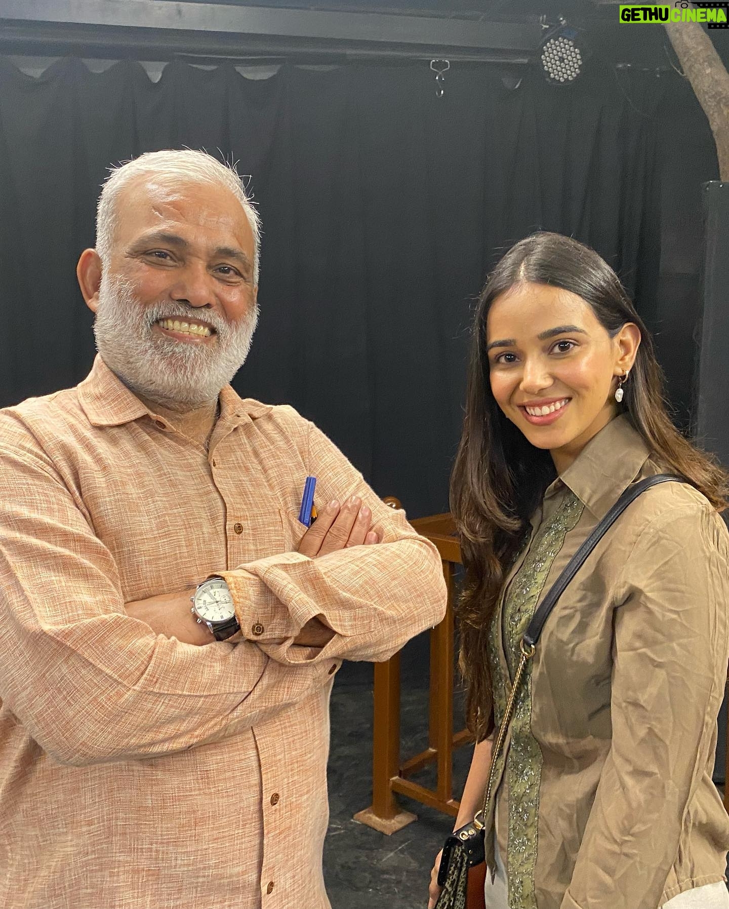Monica Chaudhary Instagram - Met my guru after a really long time and this happened. I couldn’t stop myself from expressing my gratitude towards @arvindgaur_ sir. His contribution in my life and journey cannot be measured and expressed in words, yet I tried saying my bit. Thank you for being my mentor, my friend and my GURU From stage to silver screen, your students shine because of the values, work ethics and empathy you have taught them. Forever a part of Asmita Family ~ Monica Chaudhary @asmitatheatre_ @asmita.theatre