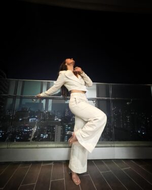 Monica Chaudhary Instagram - About last night 🥂

Makeup : @saffrn_hues_by_jas 
Hair: @hair_by_gulnaaz 
Photo credits: @shivaabisoi
Styled by: @sanjamkaur92