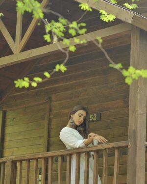 Monica Chaudhary Instagram - Just main character energy from a Bollywood Movie ✨🍃

📸 @veer_photofactory

Wearing @bunaai