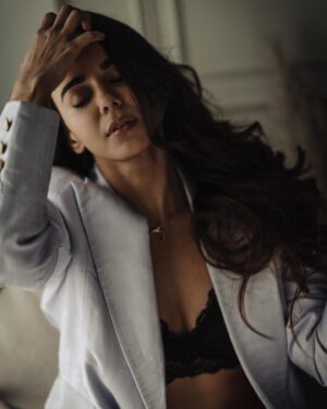 Monica Chaudhary Instagram - 🌙 ✨

Directed and Photographed by Harpreet Bachher
@harpreetbachher

Creative direction by Harjot K Dhillon
@harjotkdhillon

Styled by Sanjam Kaur
@sanjamkaur92

Make up by Hetal Joshi
@venustare_by_hetaljoshi

Outfit by Ranbir Mukherjee
@ranbirmukherjeeofficial 

Jewellery by Shveta Uppal
@@timelessjewelsby_s
@vblitzcommunications