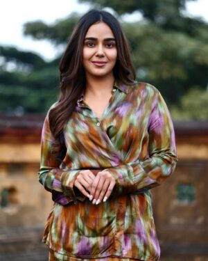 Monica Chaudhary Instagram - Had so much fun shooting for Risky Romeo! This film is indeed special to me ❤️🎬

@mesunnysingh you are the most awesome co actor ever and @abirsenguptaa thank you for trusting with your favourite character in the film :) 

Can’t wait for the world to see the film!! #riskyromeo

@monicachaudhary_ @mesunnysingh @abirsenguptaa @anushreemehtaa @pri1216 @rameshyadav2204 @jaadugarfilms @prmotionpictures #kritikharbanda