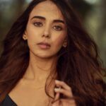 Monica Chaudhary Instagram - Guess what’s my new favourite song? 🥹 Photographed by @akshay.rao.visuals Make up by @shibu_shimmer Hair by @pritiemakeover3